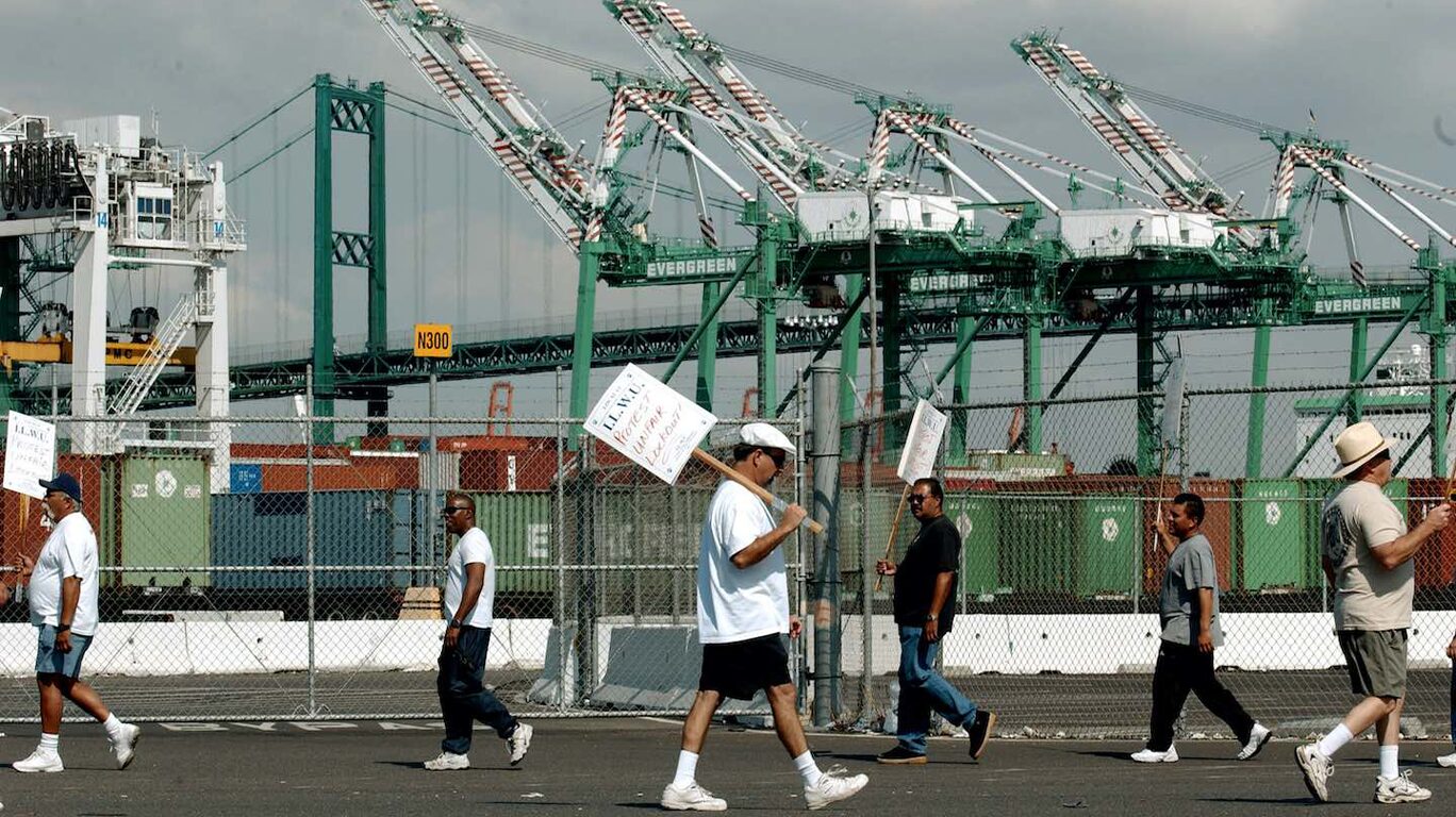 Dock workers strike